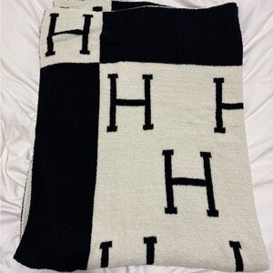 “H” blanket - Feels like barefoot dreams!